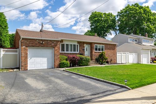 183 N Oak Street, Oyster Bay, NY, 11758 | Card Image