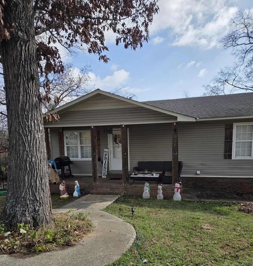 911 Madison St, Tuscumbia, AL, 35674-3520 | Card Image