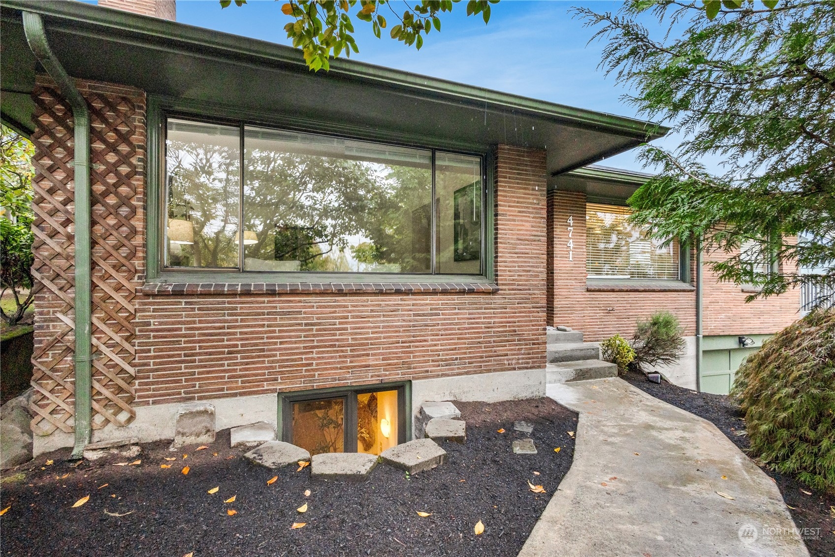 35th Ave, Seattle, WA 98126