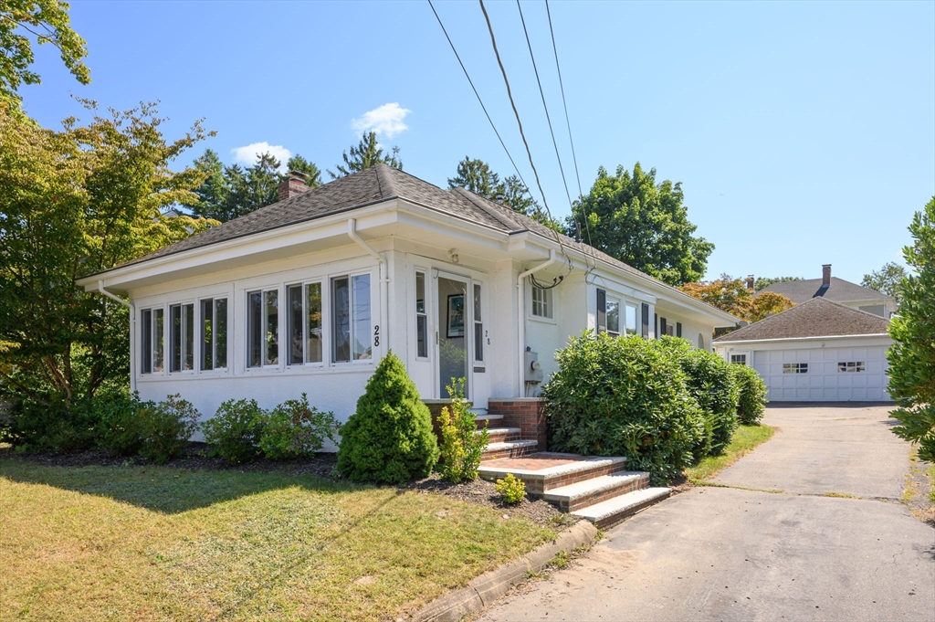 Hill View Rd, Braintree, MA 02184