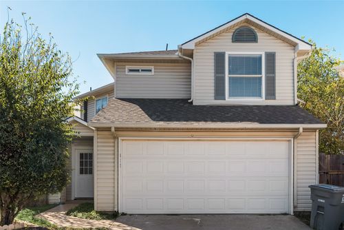 812 Isla Verde Plz, Dallas, TX, 75211-7698 | Card Image