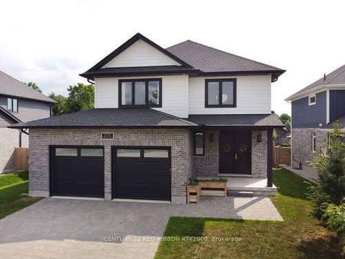 2555 Terry Fox Crt, Mount Brydges, ON, N0L1W0 | Card Image