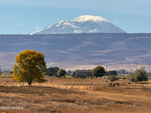 NKA Loudon Rd, Harrah, WA, 98933 | Card Image