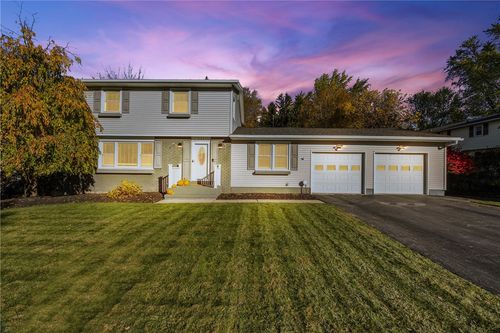 121 Anytrell Dr, Webster, NY, 14580-2414 | Card Image