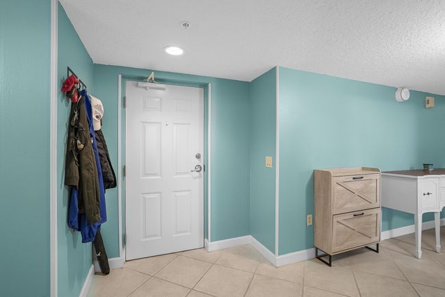 APT-1901 - 5049 N Highway A1a, Condo with 3 bedrooms, 2 bathrooms and null parking in Hutchinson Island FL | Image 11