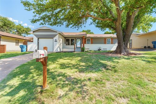 107 Florence Dr, Cordell, OK, 73632-5635 | Card Image