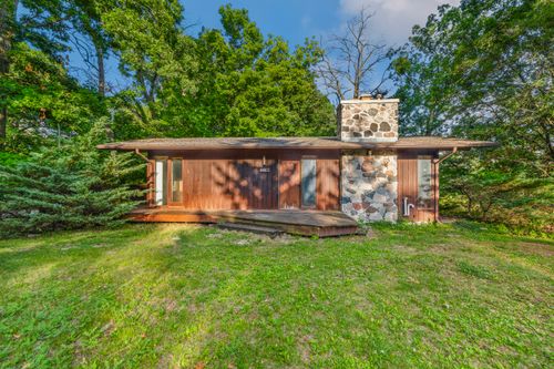 N2335 Main Rd, Lake Geneva, WI, 53147-3806 | Card Image