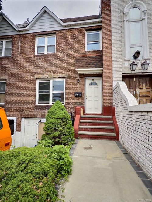 2046 26th St, Astoria, NY, 11105-2916 | Card Image
