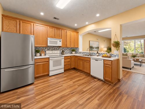 772 Wisconsin Ave N, Golden Valley, MN, 55427-4267 | Card Image