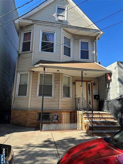 31 Read St, Newark, NJ, 07105-3781 | Card Image