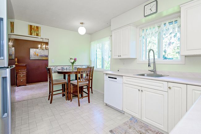 12730 226 St, House other with 3 bedrooms, 1 bathrooms and 4 parking in Maple Ridge BC | Image 15