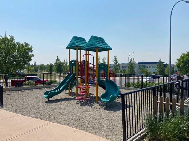 140 - 2802 Kings Heights Gate Se, Townhouse with 3 bedrooms, 4 bathrooms and 2 parking in Airdrie AB | Image 30