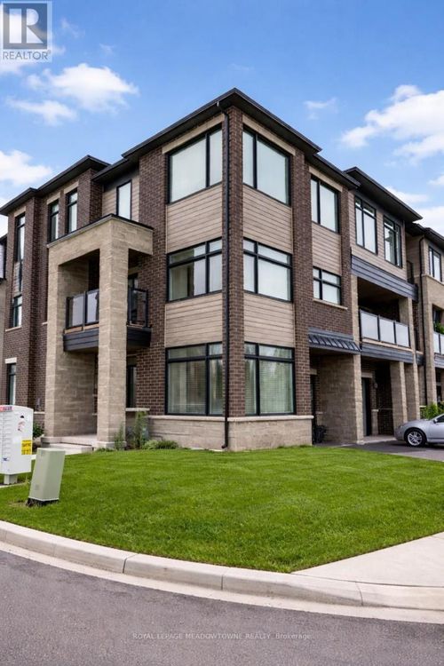 1560 Hilson Heights, Milton (CB Cobban), ON, L9E1V5 | Card Image