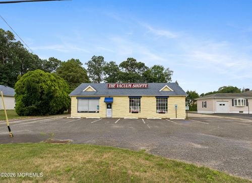 300 Us Highway 9, Freehold, NJ, 07728-8554 | Card Image