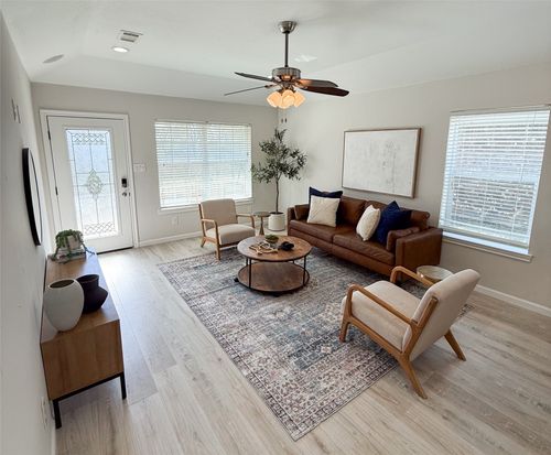 901 W Munson St, Denison, TX, 75020-5125 | Card Image