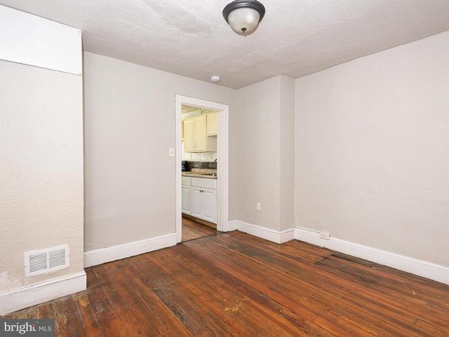 564 Walnut St, Townhouse with 2 bedrooms, 1 bathrooms and null parking in POTTSTOWN PA | Image 4