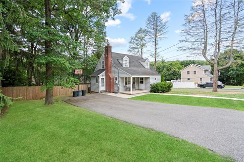 25 Hillside Ave, Woodbury, NY, 11797-1324 | Card Image