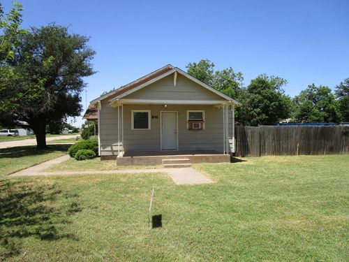841 S 5th Ave, Munday, TX, 76371-2173 | Card Image