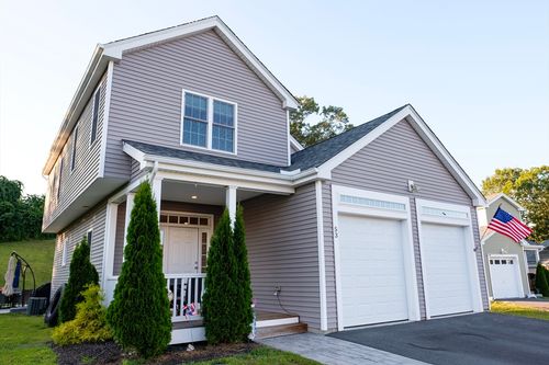 53 Candlelight Ln, Bellingham, MA, 02019-1883 | Card Image