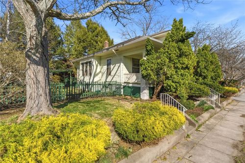 27 Essex Street, Cranston, RI, 02910 | Card Image