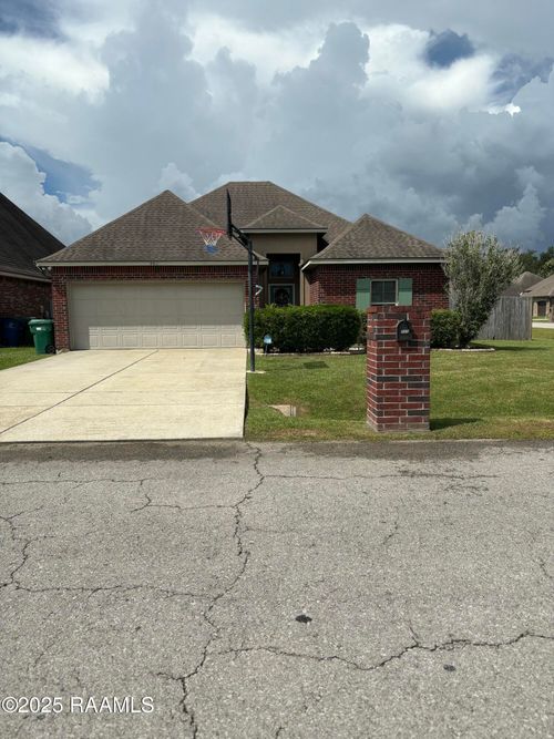 205 Quiet Bluff Dr, Youngsville, LA, 70592-5989 | Card Image