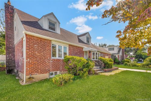 63 I U Willets Rd, Albertson, NY, 11507-1307 | Card Image
