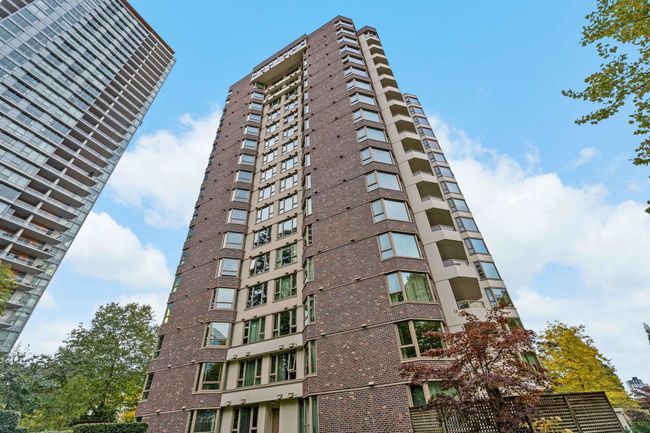 401 - 5790 Patterson Avenue, Condo with 2 bedrooms, 2 bathrooms and 1 parking in Burnaby BC | Image 3