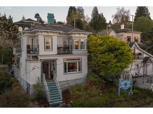 847-817 Exchange St, Astoria, OR, 97103-4627 | Card Image