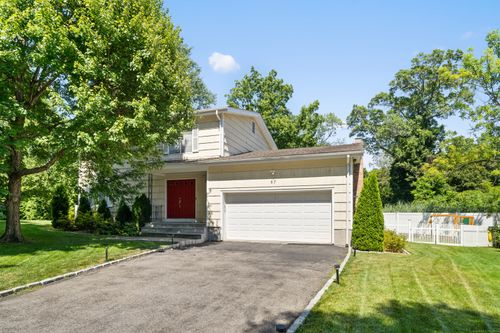 87 Coachlamp Ln, Stamford, CT, 06902-2005 | Card Image