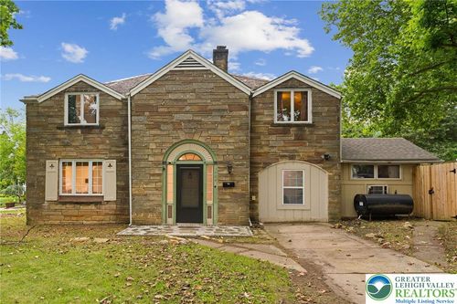 704 Evergreen St, EMMAUS, PA, 18049-3113 | Card Image