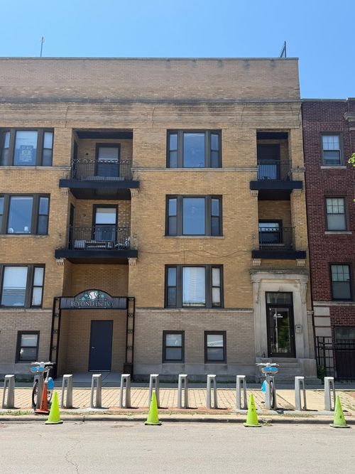 2-3706 Sheffield Ave, Chicago, IL, 60613-5045 | Card Image