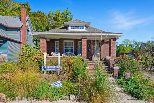 33432 Oakland St, Farmington, MI, 48335-3537 | Card Image