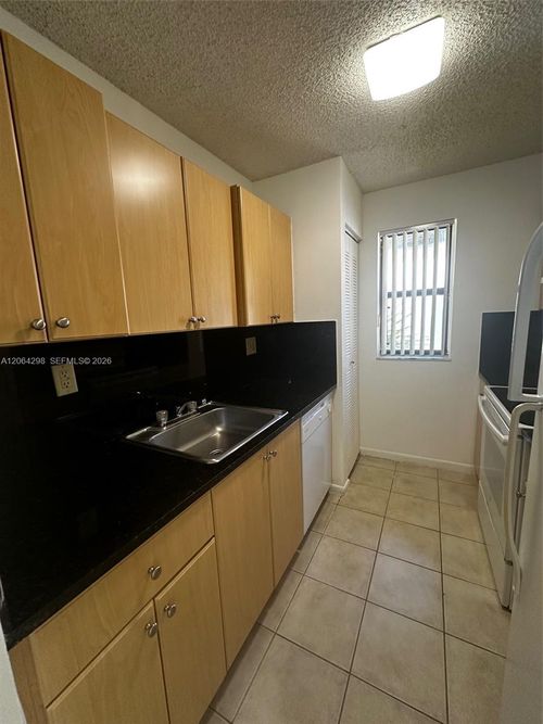 201-7220 Nw 179 Street, Hialeah, FL, 33015 | Card Image