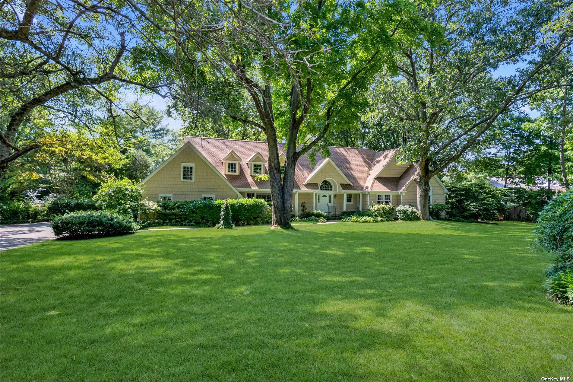 East Rd, Port Washington, NY 11050