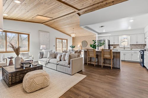 104 Belmont Rd, Apple Valley, MN, 55124-4619 | Card Image