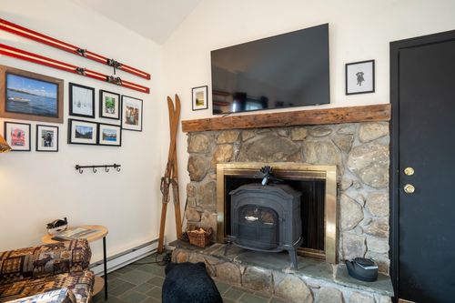 4 Pearl Buck Dr, Winhall, VT, 05340-8826 | Card Image