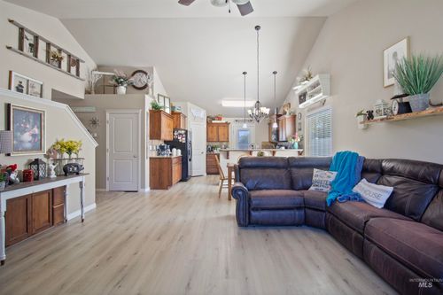 1068 Terra Ave, Twin Falls, ID, 83301-4712 | Card Image