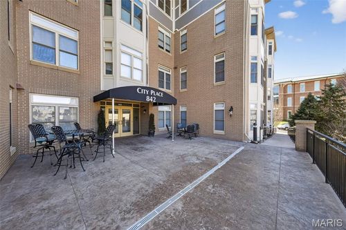 unit-102-842 N New Ballas Ct, Creve Coeur, MO, 63141-7152 | Card Image