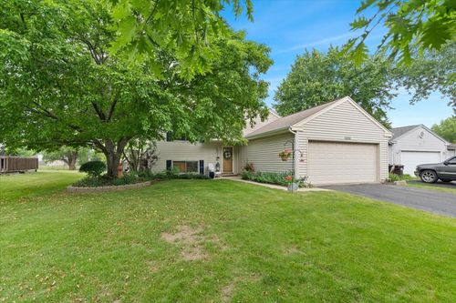 3583 Newport Dr, Island Lake, IL, 60042-9588 | Card Image