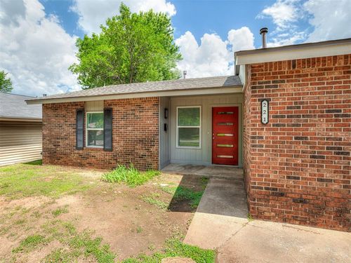 221 W Wayne St, Edmond, OK, 73003-5236 | Card Image