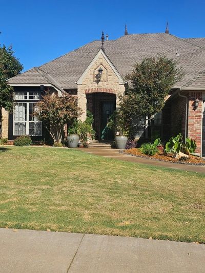 View of front of property with a front yard | Image 2