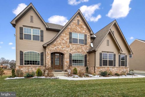 454 E Delp Rd, LANCASTER, PA, 17601-2915 | Card Image