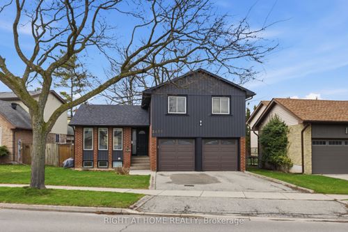 2458 Cavendish Dr, Burlington, ON, L7P3T8 | Card Image