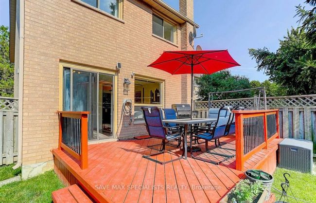 24 Cypress Crt, House attached with 3 bedrooms, 3 bathrooms and 4 parking in Aurora ON | Image 13