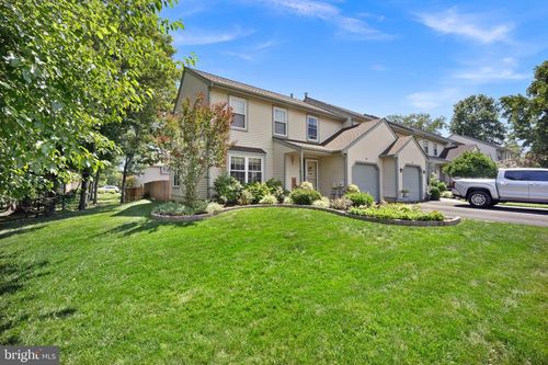 46 Laurel Cir, NEWTOWN, PA, 18940-3257 | Card Image