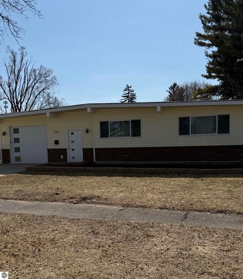 713 W Lincoln St, East Tawas, MI, 48730-1019 | Card Image
