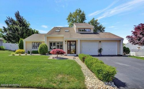 40 Pinyon St, Howell, NJ, 07731-2812 | Card Image