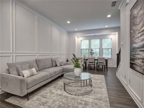 547 Broadview Pl Ne, Atlanta, GA, 30324-3653 | Card Image