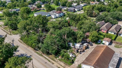 2111 Jensen Dr, Houston, TX, 77026-6916 | Card Image