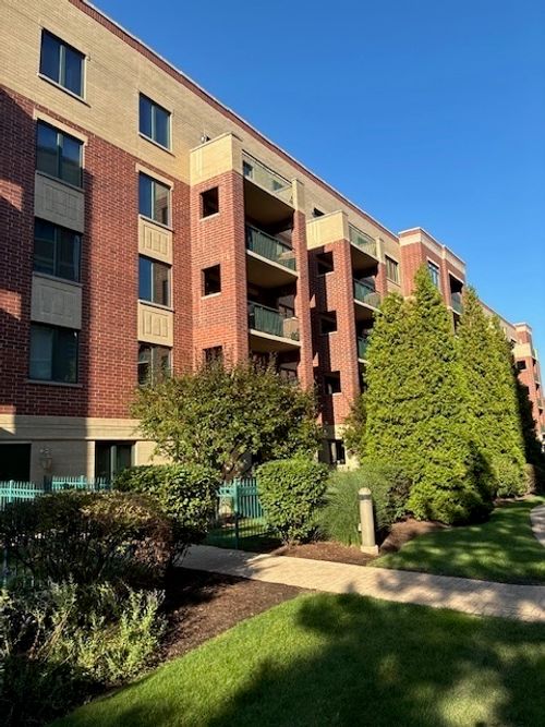 apt-201-5 W Central Rd, Mount Prospect, IL, 60056-2469 | Card Image